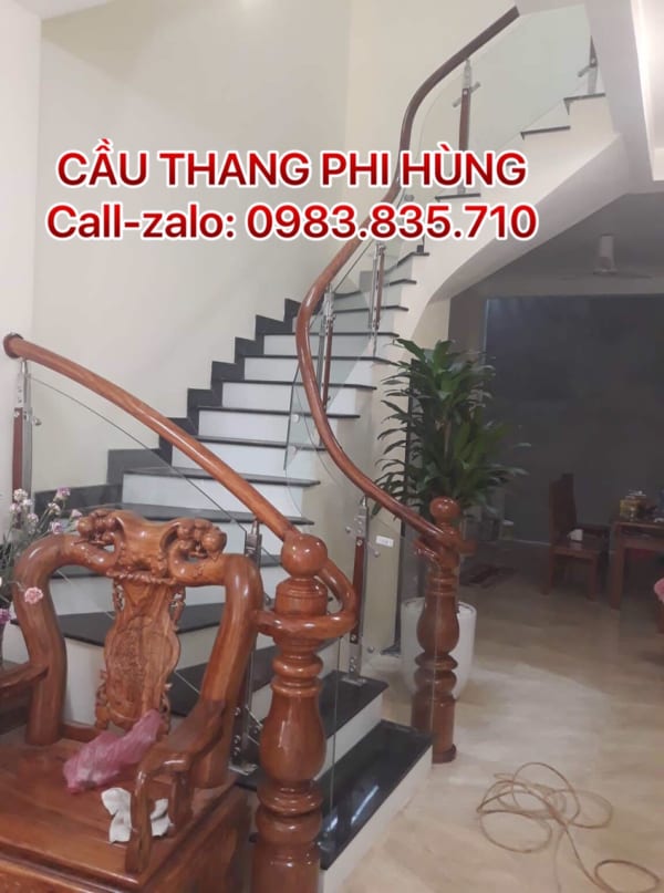 Mẫu cầu thang gỗ kính đẹp hiện đại tại Hà Nội