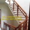 Cầu thang kính cường lực tay vịn gỗ ở Hà Nội Cầu thang kính cường lực tay vịn gỗ ở Hà Nội