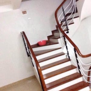 Cầu Thang Sắt Tay Vịn Gỗ