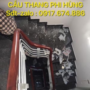 Cầu thang sắt, cầu thang sắt tay vịn gỗ ở Hà Nội Cầu thang sắt, cầu thang sắt tay vịn gỗ ở Hà Nội