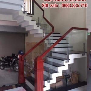 Cầu thang kính đẹp, cầu thang kính cường lực tay vịn gỗ Cầu thang kính đẹp, cầu thang kính cường lực tay vịn gỗ