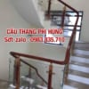 Cầu thang kính tay vịn gỗ. Cầu thang kính cường lực