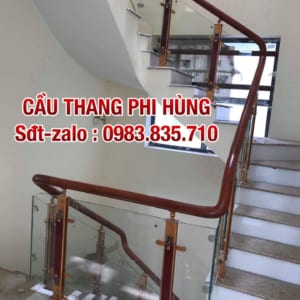 Cầu thang kính tay vịn gỗ. Cầu thang kính cường lực Cầu thang kính tay vịn gỗ. Cầu thang kính cường lực