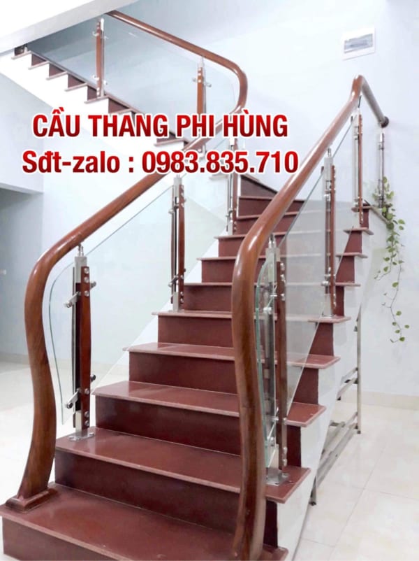 Cầu thang kính gỗ đẹp tại Hà Nội. Cầu thang kính cường lực tay vịn gỗ