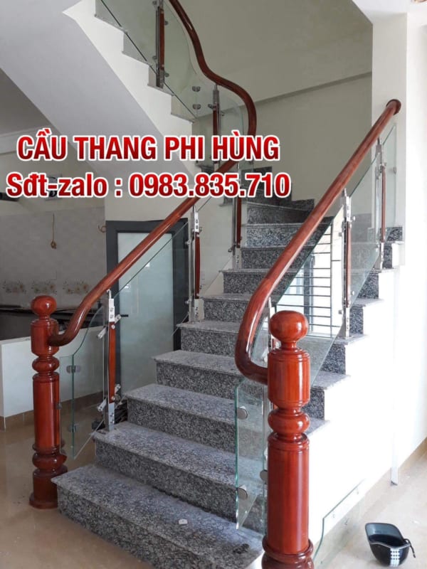 Cầu thang kính tay vịn gỗ, cầu thang kính gỗ đẹp ở Hà Nội