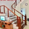 Các mẫu cầu thang kính cường lực tay vịn gỗ tại Hà Nội