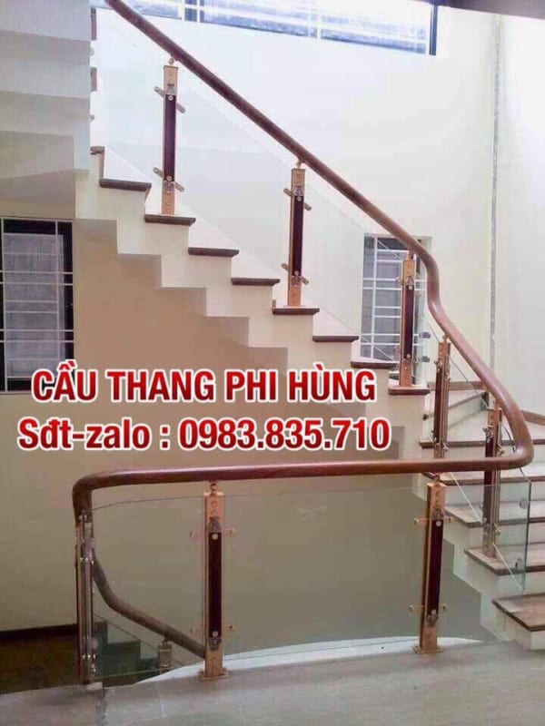 Cầu thang kính tay vịn gỗ, cầu thang kính cường lực tại Hà Nội