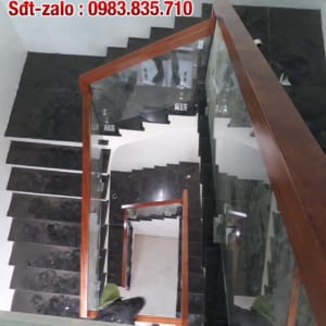 Cầu thang kính gỗ đẹp Hà Nội. Cầu thang kính cường lực tay vịn gỗ Cầu thang kính gỗ đẹp Hà Nội. Cầu thang kính cường lực tay vịn gỗ