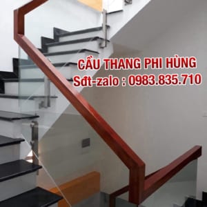 Cầu thang gỗ kính đẹp Hà Nội. Báo giá cầu thang kính cường lực tay vịn gỗ Cầu thang gỗ kính đẹp Hà Nội. Báo giá cầu thang kính cường lực tay vịn gỗ