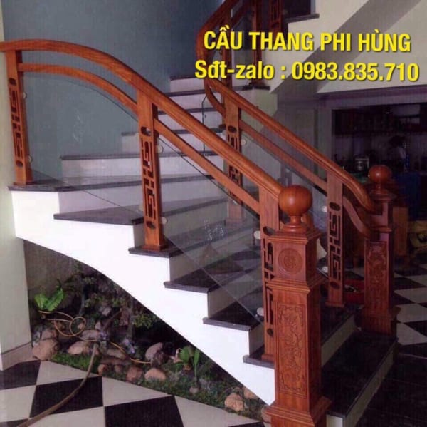 Cầu thang kính cường lực tay vịn gỗ. Cầu thang kính đẹp