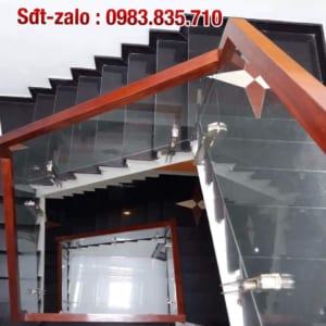 Các mẫu cầu thang kính cường lực tay vịn gỗ đẹp nhất 2019 Các mẫu cầu thang kính cường lực tay vịn gỗ đẹp nhất 2019