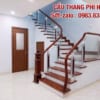 Cầu thang kính cường lực tại Hà Nội. Báo giá cầu thang kính cường lực tay vịn gỗ
