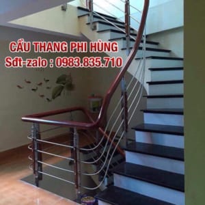Cầu thang inox tay vịn gỗ ở Hà Nội Cầu thang inox tay vịn gỗ ở Hà Nội