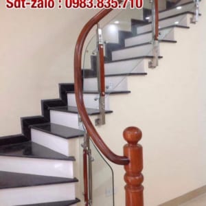 Cầu thang kính cường lực tay vịn gỗ ở Hà Nội.Cầu thang lan can kính cường lực đẹp ở Hà Nội Cầu thang kính cường lực tay vịn gỗ ở Hà Nội.Cầu thang lan can kính cường lực đẹp ở Hà Nội