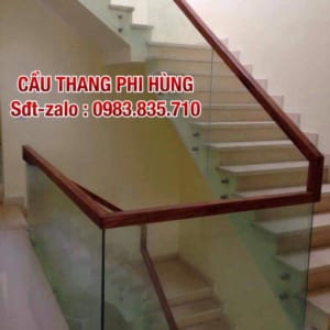 Cầu thang kính lan can kính cường lực tay vịn gỗ ở Hà Nội Cầu thang kính lan can kính cường lực tay vịn gỗ ở Hà Nội