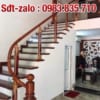 Cầu thang kính tay vịn gỗ. Cầu thang kính đẹp ở Hà Nội