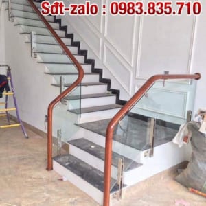 Cầu thang kính tay vịn gỗ, tay vịn inox. Cầu thang kính đẹp, hiện đại tại Hà Nội Cầu thang kính tay vịn gỗ, tay vịn inox. Cầu thang kính đẹp, hiện đại tại Hà Nội