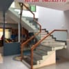 Các mẫu cầu thang kính cường lực tay vịn gỗ đẹp nhất tại Hà Nội Các mẫu cầu thang kính cường lực tay vịn gỗ đẹp nhất tại Hà Nội
