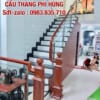 Cầu thang kính cường lực đẹp tay vịn gỗ Cầu thang kính cường lực đẹp tay vịn gỗ