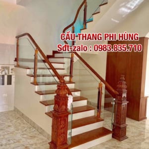 Cầu thang kính tay vịn gỗ, cầu thang kính gỗ, cầu thang kính đẹp. Cầu thang kính cường lực tại Hà Nội Cầu thang kính tay vịn gỗ, cầu thang kính gỗ, cầu thang kính đẹp. Cầu thang kính cường lực tại Hà Nội