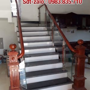 Cầu thang kính tay vịn gỗ đẹp nhất tại Hà Nội Cầu thang kính tay vịn gỗ đẹp nhất tại Hà Nội