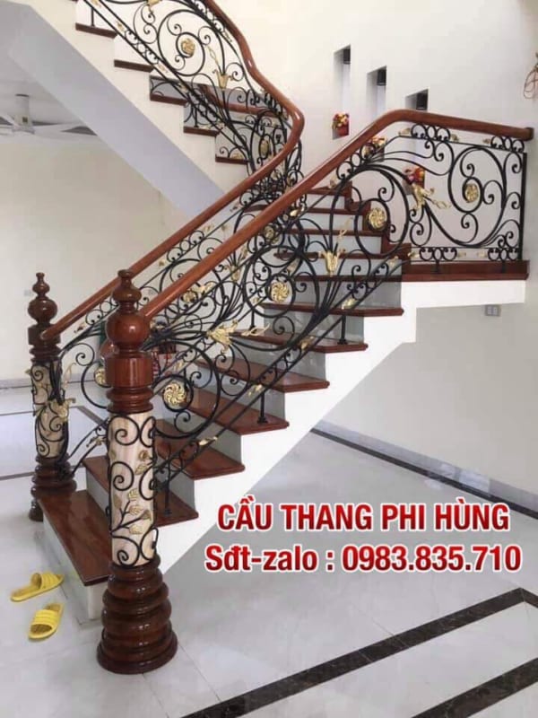 Cầu thang sắt nghệ thuật tại Hà Nội