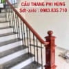 Cầu thang sắt tay vịn gỗ ở Hà Nội. Cầu thang sắt nghệ thuật