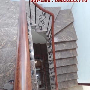 Cầu thang sắt tay vịn gỗ đẹp, cầu thang sắt nghệ thuật Cầu thang sắt tay vịn gỗ đẹp, cầu thang sắt nghệ thuật