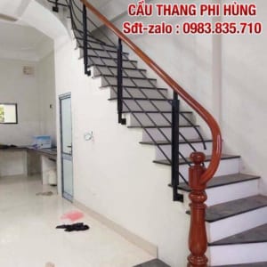 Cầu thang sắt tay vịn gỗ ở Hà Nội, lan can sắt tay vịn gỗ Cầu thang sắt tay vịn gỗ ở Hà Nội, lan can sắt tay vịn gỗ