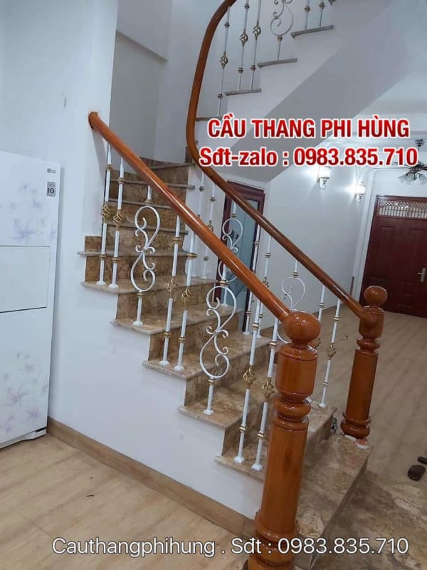 Cầu thang sắt lan can sắt tay vịn gỗ ở Hà Nội, báo giá cầu thang sắt tay vịn gỗ