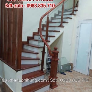 Cầu thang kính tay vịn gỗ tại Hà Nội, Lan can cầu thang kính cường lực đẹp nhất Cầu thang kính tay vịn gỗ tại Hà Nội, Lan can cầu thang kính cường lực đẹp nhất