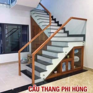 Cầu thang kính tay vịn gỗ đẹp, Thi công cầu thang lan can kính uy tín , chuyên nghiệp Cầu thang kính tay vịn gỗ đẹp, Thi công cầu thang lan can kính uy tín , chuyên nghiệp