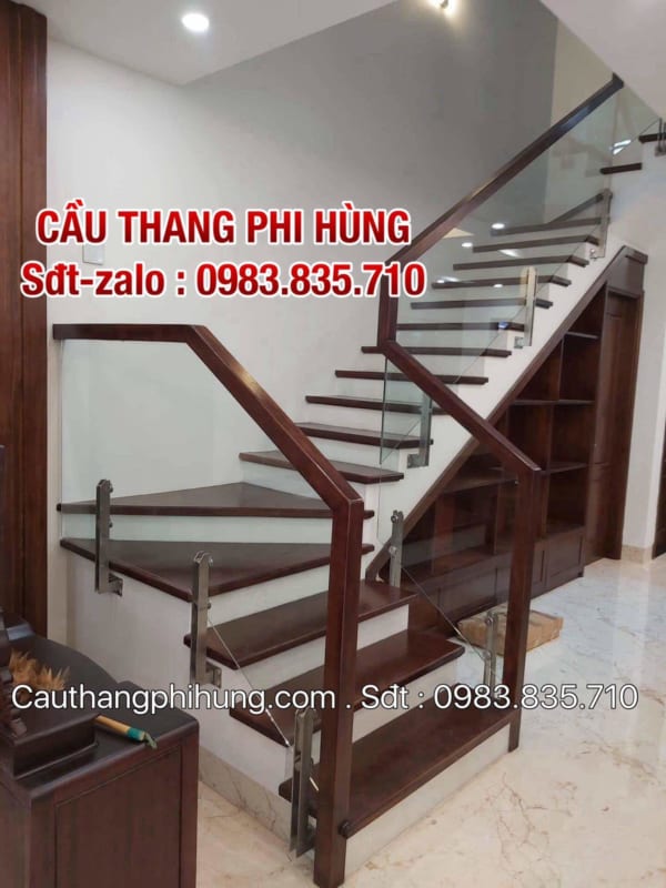 Cầu thang kính tay vịn gỗ, inox. Báo giá cầu thag kính cường lực tại Hà Nội