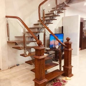 Cầu thang xương cá lan can kính đẹp, Cầu thang xương cá mặt bậc gỗ Cầu thang xương cá lan can kính đẹp, Cầu thang xương cá mặt bậc gỗ
