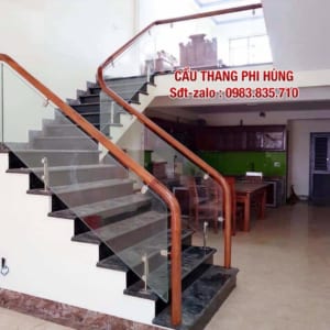 Cầu thang kính đẹp hiện đại, Cầu thang lan can kính cường lực tay vịn gỗ Cầu thang kính đẹp hiện đại, Cầu thang lan can kính cường lực tay vịn gỗ