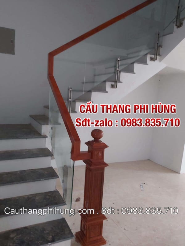 Cầu thang kính tay vịn gỗ tại Hà Nội, Cầu thang lan can kính đẹp nhất