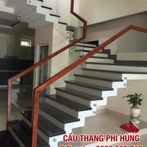 Cầu thang kính đẹp, Cầu thang kính cường lực tay vịn gỗ, Báo giá cầu thang lan can kính Cầu thang kính đẹp, Cầu thang kính cường lực tay vịn gỗ, Báo giá cầu thang lan can kính