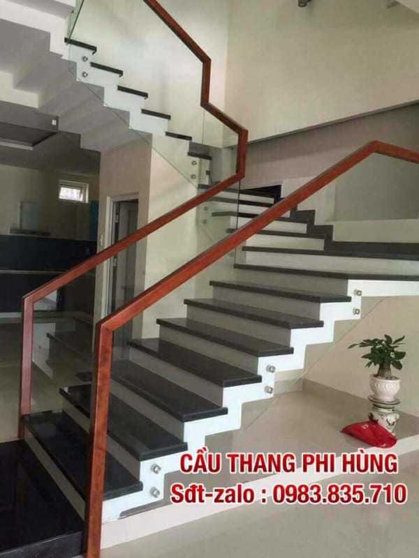 Cầu thang kính đẹp, Cầu thang kính cường lực tay vịn gỗ, Báo giá cầu thang lan can kính