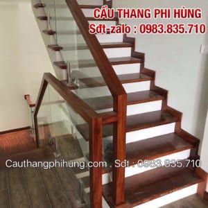 Cầu thang kính lan can kính cường lực đẹp tay vịn gỗ, Báo giá cầu thang kính gỗ tại Hà Nội Cầu thang kính lan can kính cường lực đẹp tay vịn gỗ, Báo giá cầu thang kính gỗ tại Hà Nội