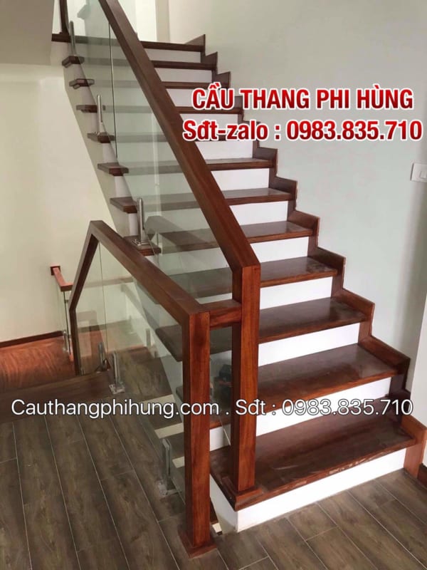 Cầu thang kính lan can kính cường lực đẹp tay vịn gỗ, Báo giá cầu thang kính gỗ tại Hà Nội