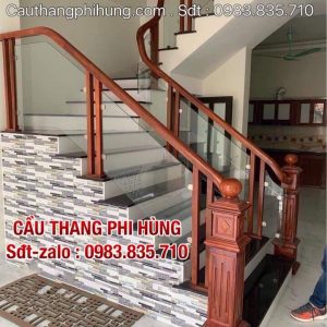 Cầu thang kính cường lực tay vịn gỗ, Báo giá lan can cầu thang kính đẹp hiện đại tại Hà Nội, Đơn vị thi công cầu thang lan can chuyên nghiệp Cầu thang kính cường lực tay vịn gỗ, Báo giá lan can cầu thang kính đẹp hiện đại tại Hà Nội, Đơn vị thi công cầu thang lan can chuyên nghiệp