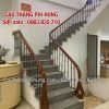 Các mẫu cầu thang sắt đẹp, Cầu thang sắt nghệ thuật tay vịn gỗ đẹp tại Hà Nội