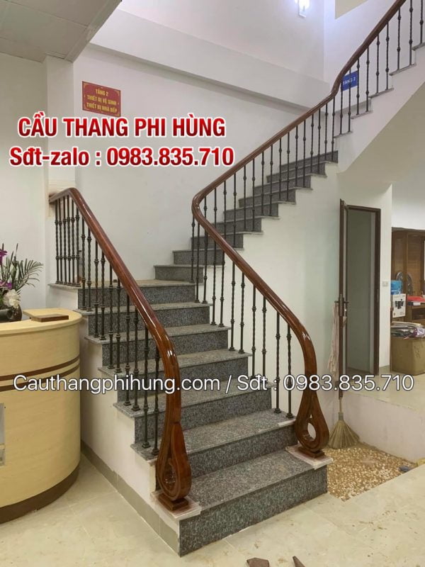 Các mẫu cầu thang sắt đẹp, Cầu thang sắt nghệ thuật tay vịn gỗ đẹp tại Hà Nội