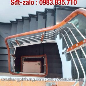 Tổng hợp các mẫu cầu thang inox, Cầu thang inox tay vịn gỗ đẹp nhất tại Hà Nội Tổng hợp các mẫu cầu thang inox, Cầu thang inox tay vịn gỗ đẹp nhất tại Hà Nội