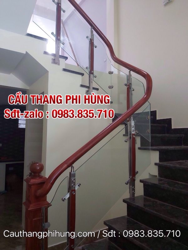 Cầu thang kính tay vịn gỗ , Báo giá lan can cầu thang kính cường lực đẹp hiện đại tại Hà Nội