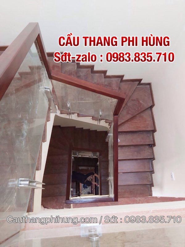 Tổng hợp các mẫu cầu thang kính đẹp nhất, Báo giá cầu thang kính cường lực tay vịn gỗ tại Hà Nội, Lan can cầu thang kính đẹp tại Hà Nội