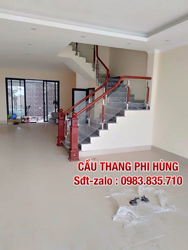 Xem ngay các mẫu cầu thang kính tay vịn gỗ, Cầu thang kính cường lực tại Hà Nội