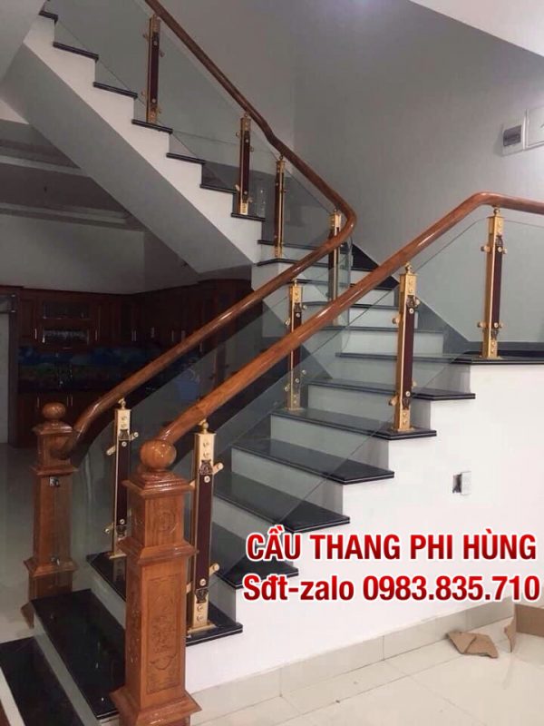 Báo giá cầu thang kính cường lực, Cầu thang kính đẹp tay vịn gỗ