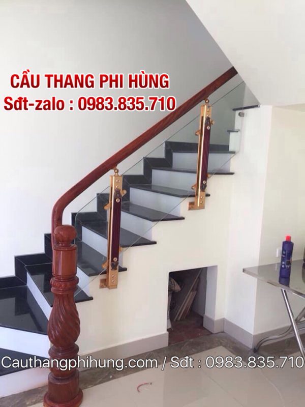 Tổng hợp các mẫu cầu thang kính đẹp tại Hà Nội, Cầu thang kính cường lực chân cao