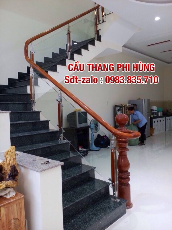 Lan can cầu thang kính tay vịn gỗ, Lan can cầu thang kính đẹp hiện đại